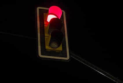 Cuanto cuesta un ticket por pasarse una luz en rojo en New York