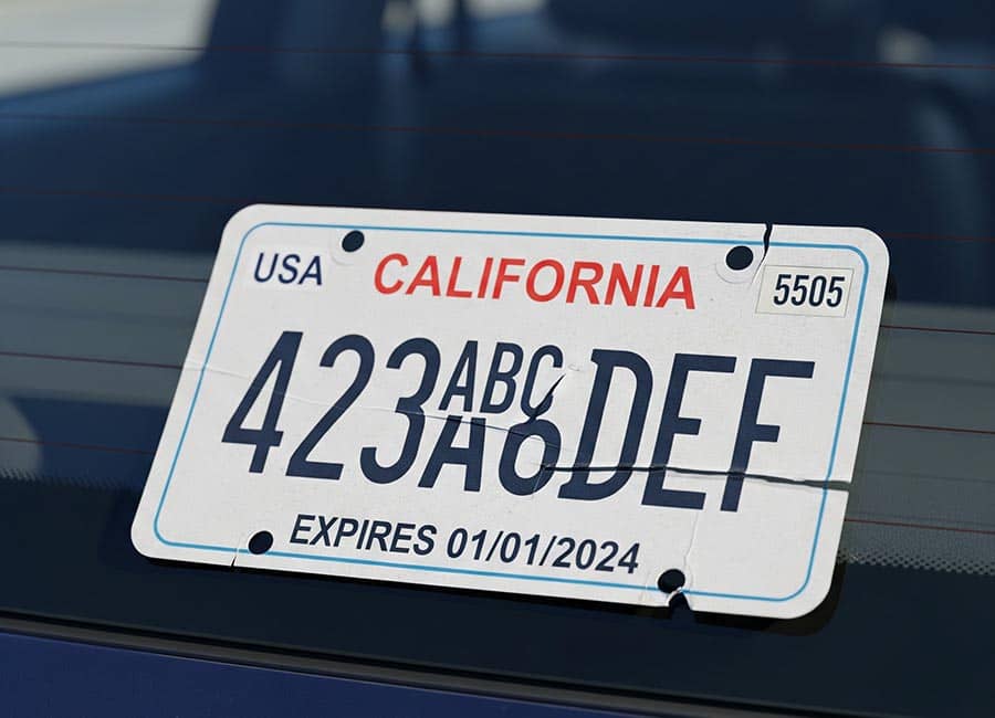 lugares donde puedo sacar el sticker de las placas
